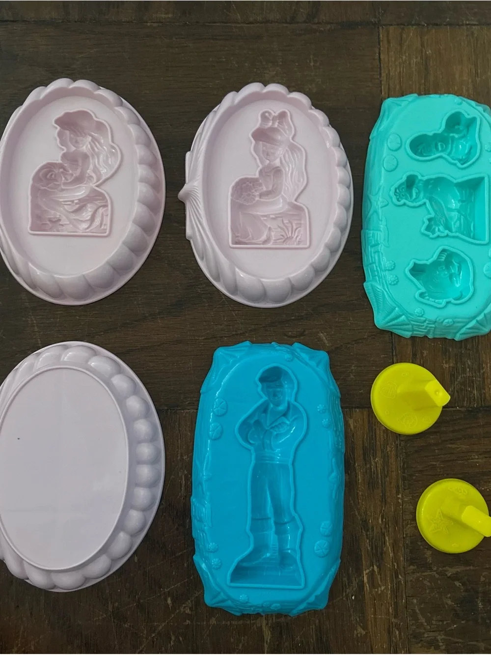 Play‑Doh Vintage Molds & Press Set - Pink Playset Pieces